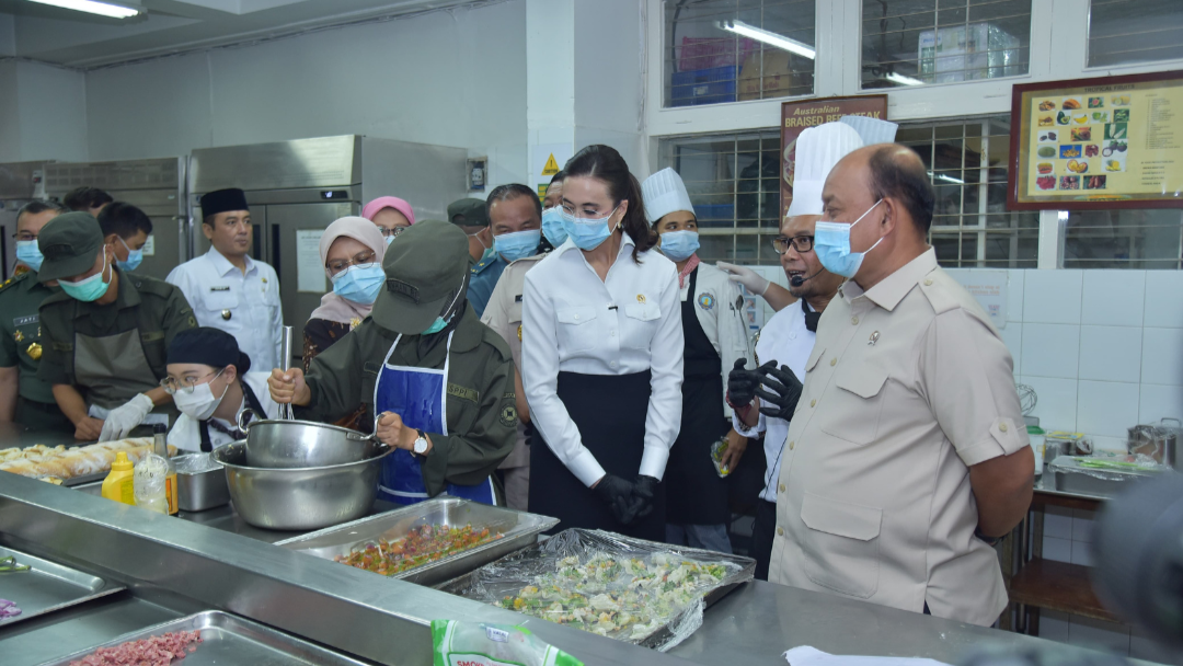 BGN Simalungun dan Menpar Tinjau Praktik Siswa SPPI Batch-3 di Dapur NHI
