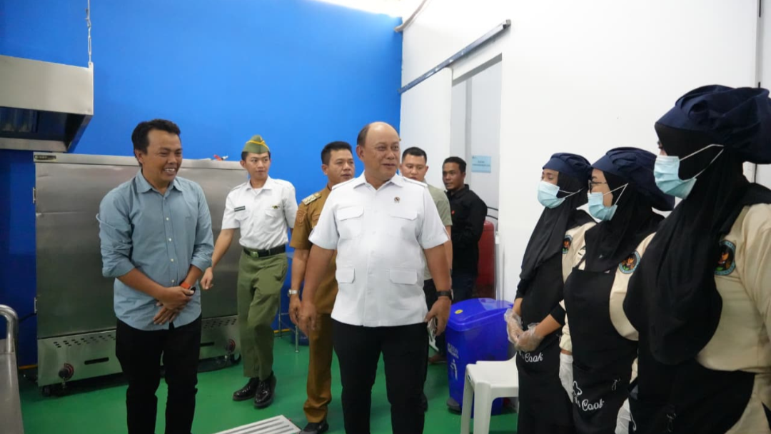 Dorong Ekonomi Rakyat melalui MBG, Kepala BGN Simalungun Pantau SPPG di Bandung